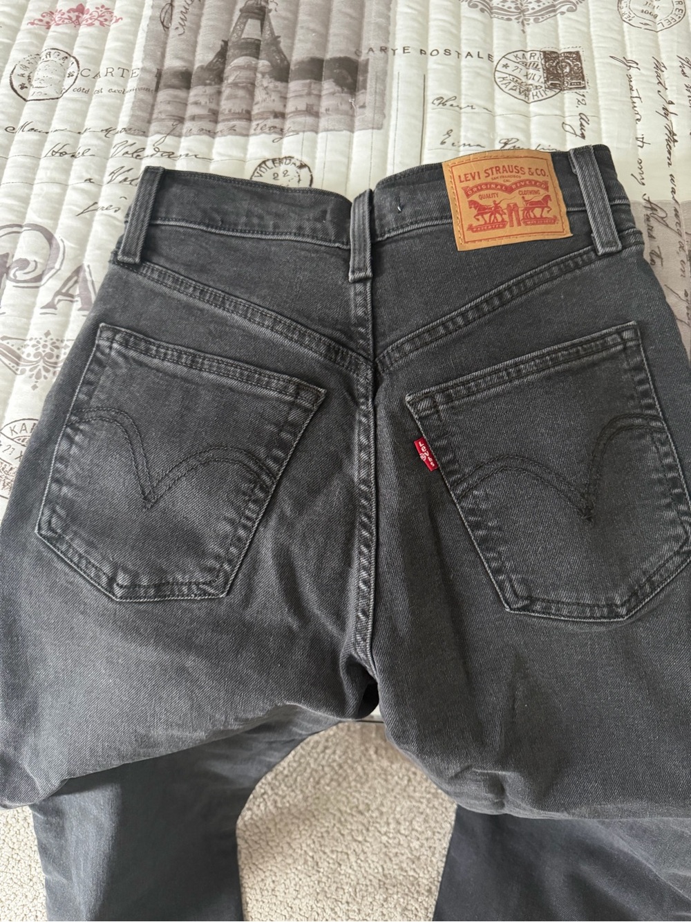 Levi's women’s rib cage Black Denim Jeans - high-rise straight leg